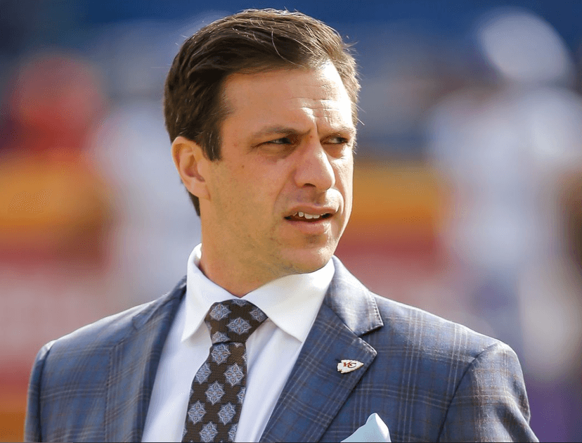 Dolphins Head Coach Calls Tyreek Hill Locker Room Chaos Starter, Sends Scathing Five-Word Message to Brett Veach