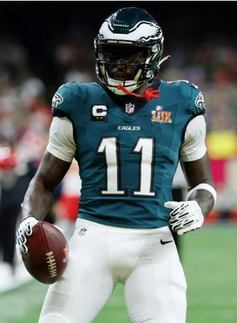Eagles' Top WR Star Suddenly Misses Latest Practice, Team Worried as Season Approaches