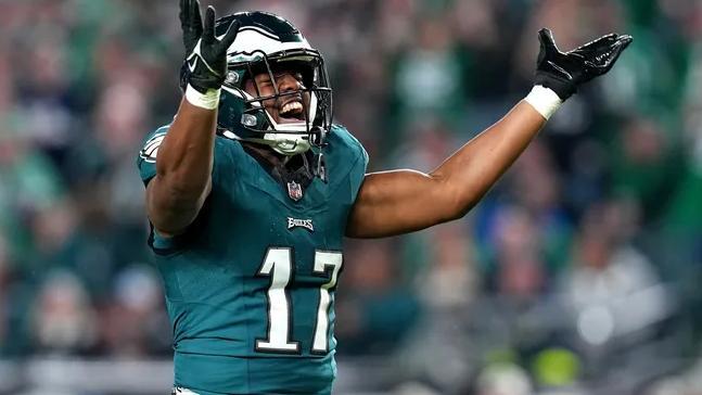 He Grew Up with a Single Mother in Hardship – Now He’s the Commanding Linebacker Leading the Eagles’ Defense