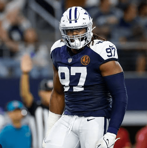 Talented Rookie DT Frustrated Over Low Salary Compared to Higher-Paid Teammate – Coach Brian Schottenheimer Not Pleased with Attitude