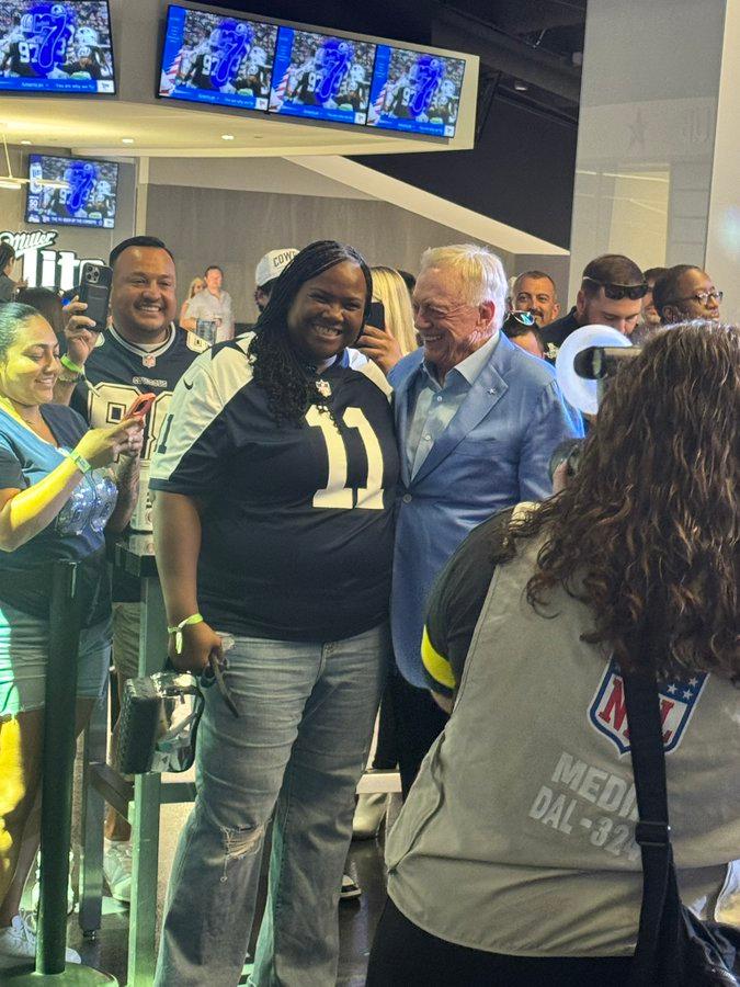 Jerry Jones promises to do whatever Micah Parsons’ mother demands – even making him the team’s Vice President!