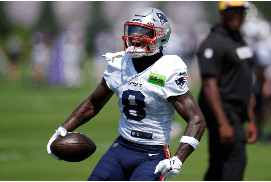 Patriots superstar criticizes Campbell, blasts Vrabel's decision to keep him on the 53-man roster: "It should have been Campbell who was cut, not him!"