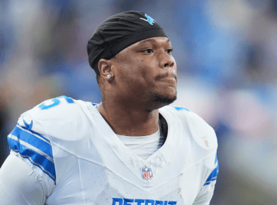 After a personal slump, Lions superstar RB David Montgomery publicly expressed his desire for head coach Dan Campbell to hand his opportunity to his younger teammate