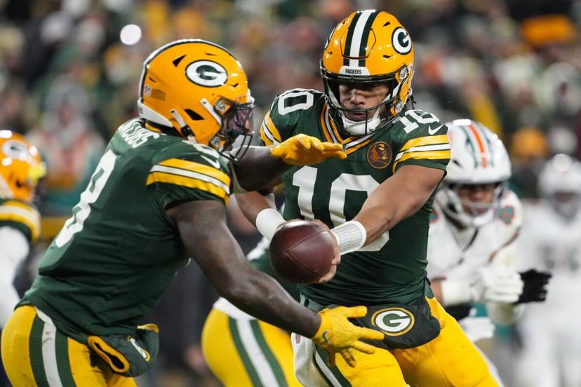 Packers All-Pro Center Defends Jordan Love Amid Doubts